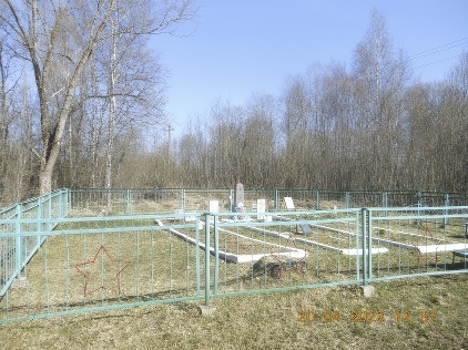 Воинское кладбище, где похоронены воины Советской Армии, погибшие в боях с немецко-фашистскими захватчиками в период Великой Отечественной войны 1941-1945 гг.